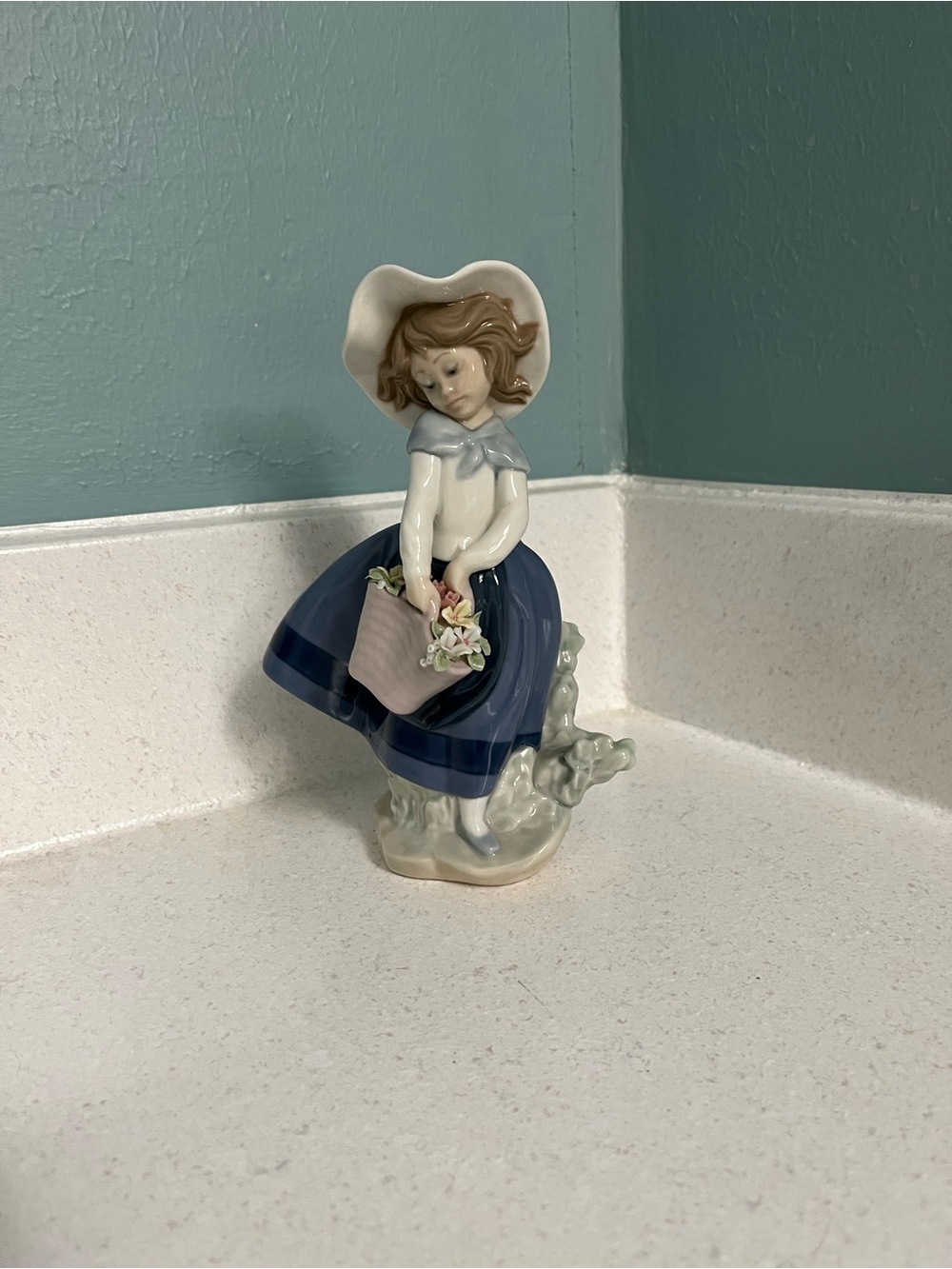 Lladro Pretty Pickings figurine